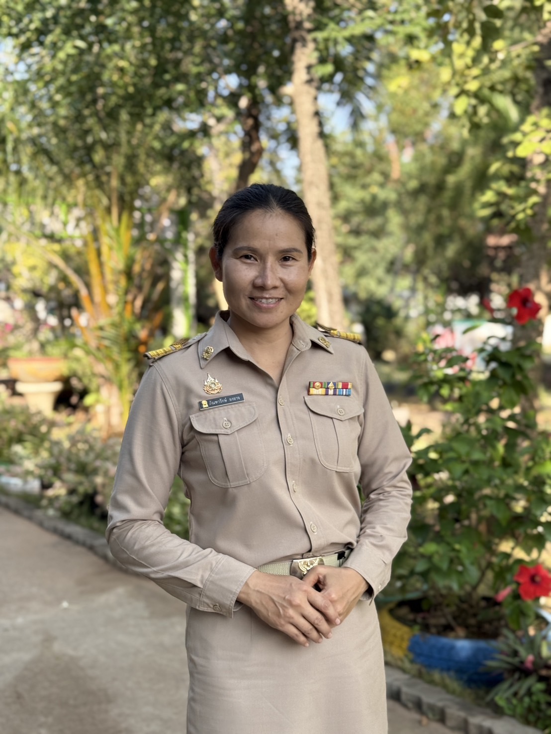 นางภัณฑารักษ์ องอาจ